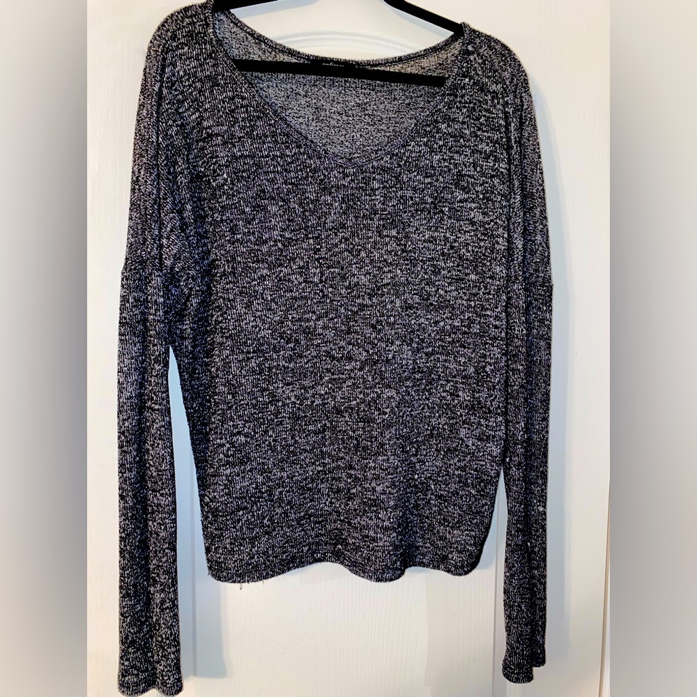 Finely knit, light sweater in Black (white speckles)